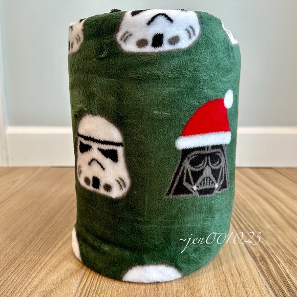 Star Wars Christmas Blanket Vader & Stormtroopers Santa Hat 5x6 ft - The Big One - Picture 7 of 9